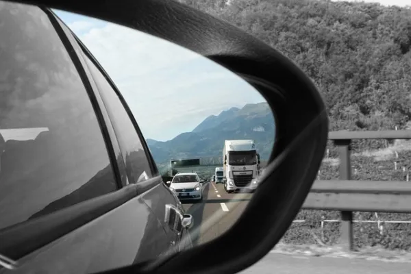 Oto Çekici Çağırırken Yapılan Hatalar ve Hayati Güvenlik Önlemleri